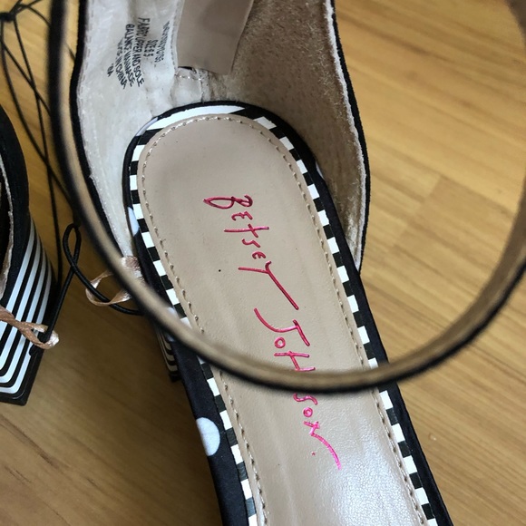 Betsey Johnson Sandals🌸 - Picture 8 of 11